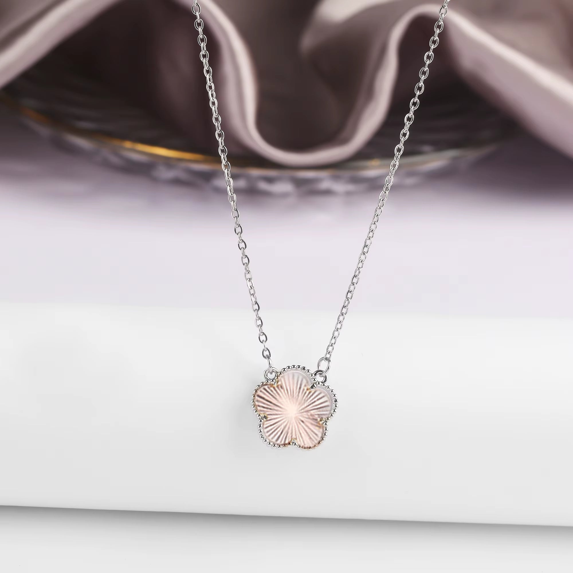 7 Colors Classic Simple Five-Leaf Flower Pendant Necklace Natural Stones Clover Choker Chain for Women Party Daily Wear Jewelry