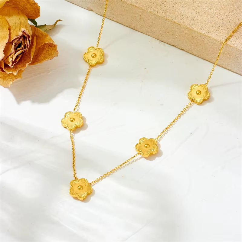 Hot Selling High-Quality Plum Blossom Plant Metal Five Leaf Flower Bracelet Necklace with Double-Sided Y2K Style Clover